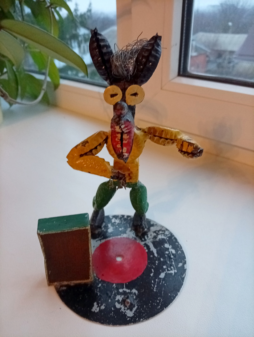 фигурка из пробок