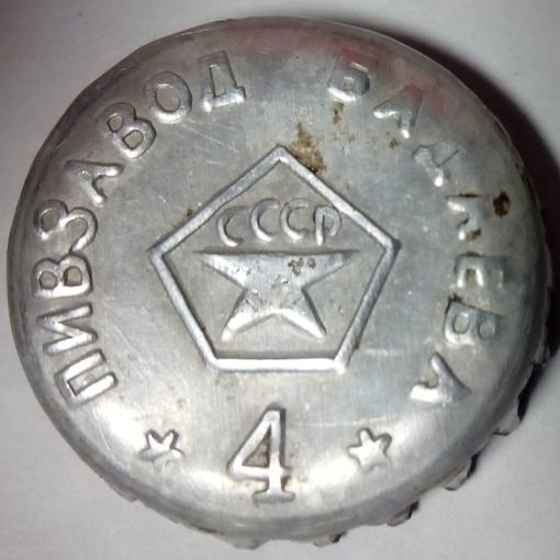 по окружности \u002D \u0022Пивзавод Бадаева\u0022. В центре Знак качества.